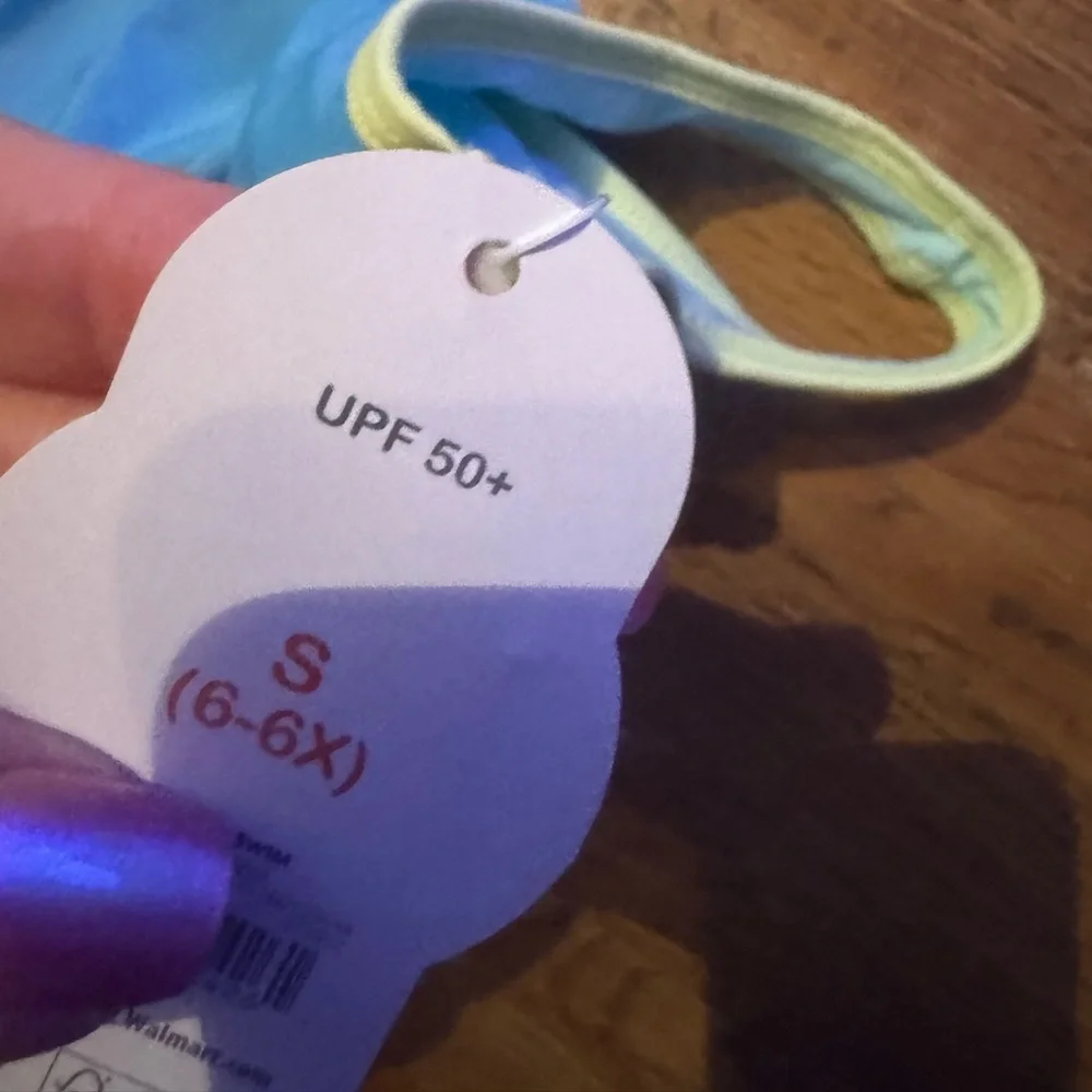 Girls spf50 swimsuit 6/6X NEW